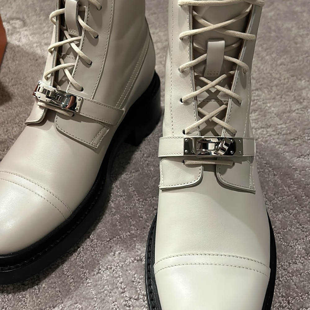 Hermes Funk Lace-up Boots 🔥
Discontinued *** - Picture 2 of 8